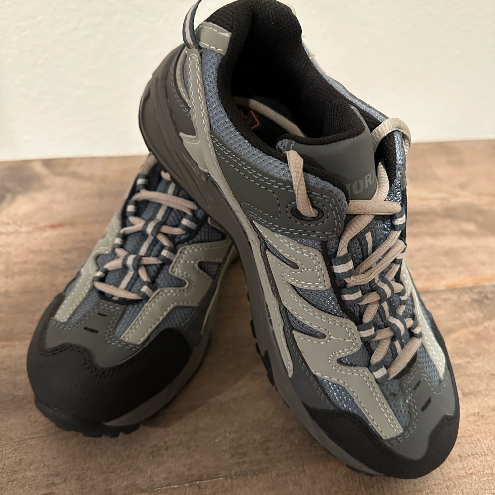 Work shoes